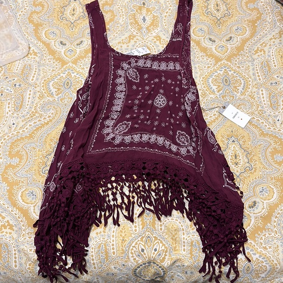 NWT Forever 21 Handkerchief Hem Tank with Crochet Fringe - Picture 3 of 4